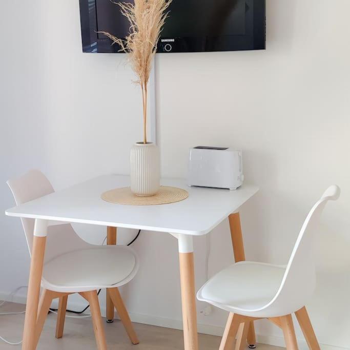 New Studio Pastel Near Helsinki Airport In Kivistoe Vantaa Kültér fotó