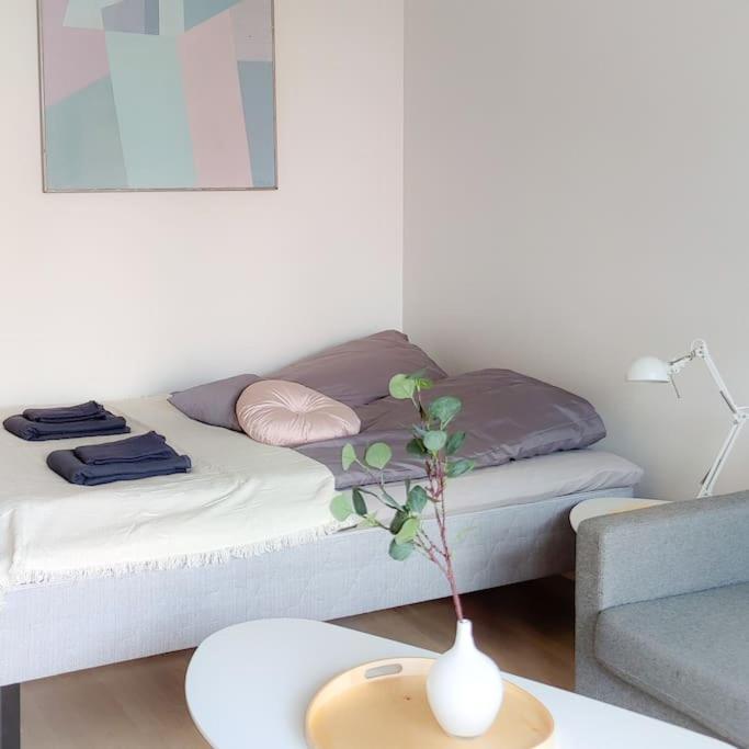 New Studio Pastel Near Helsinki Airport In Kivistoe Vantaa Kültér fotó