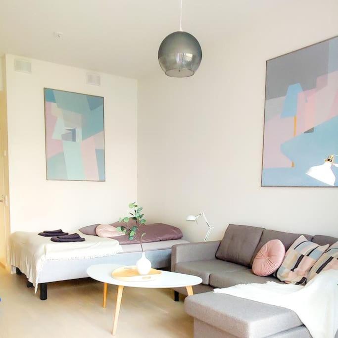 New Studio Pastel Near Helsinki Airport In Kivistoe Vantaa Kültér fotó